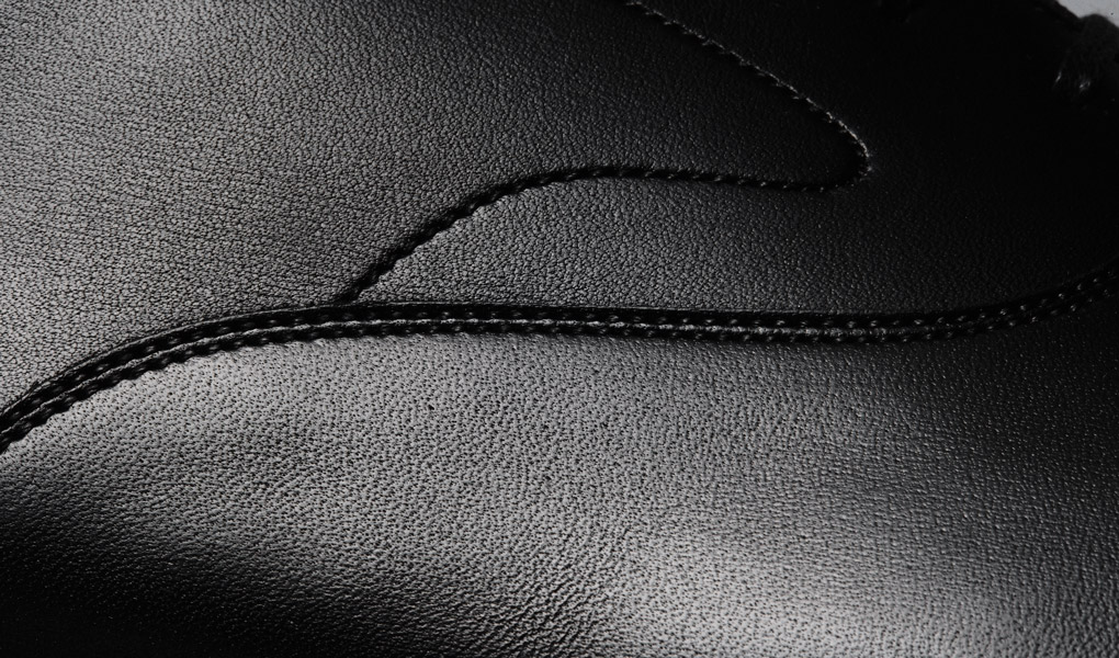 アッパーは仏の名門タンナー「HAAS」の最高級カーフ