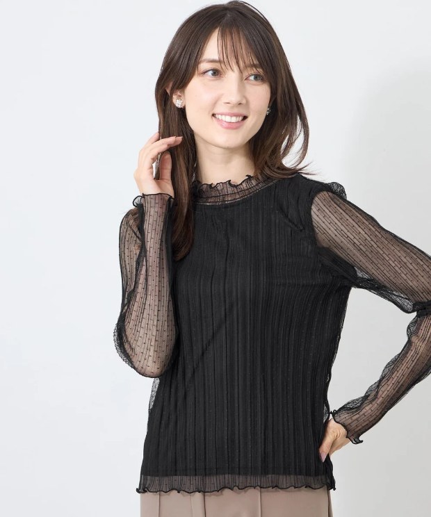 TO BE CHIC ドットチュールプリーツ ハイネックプルオーバー