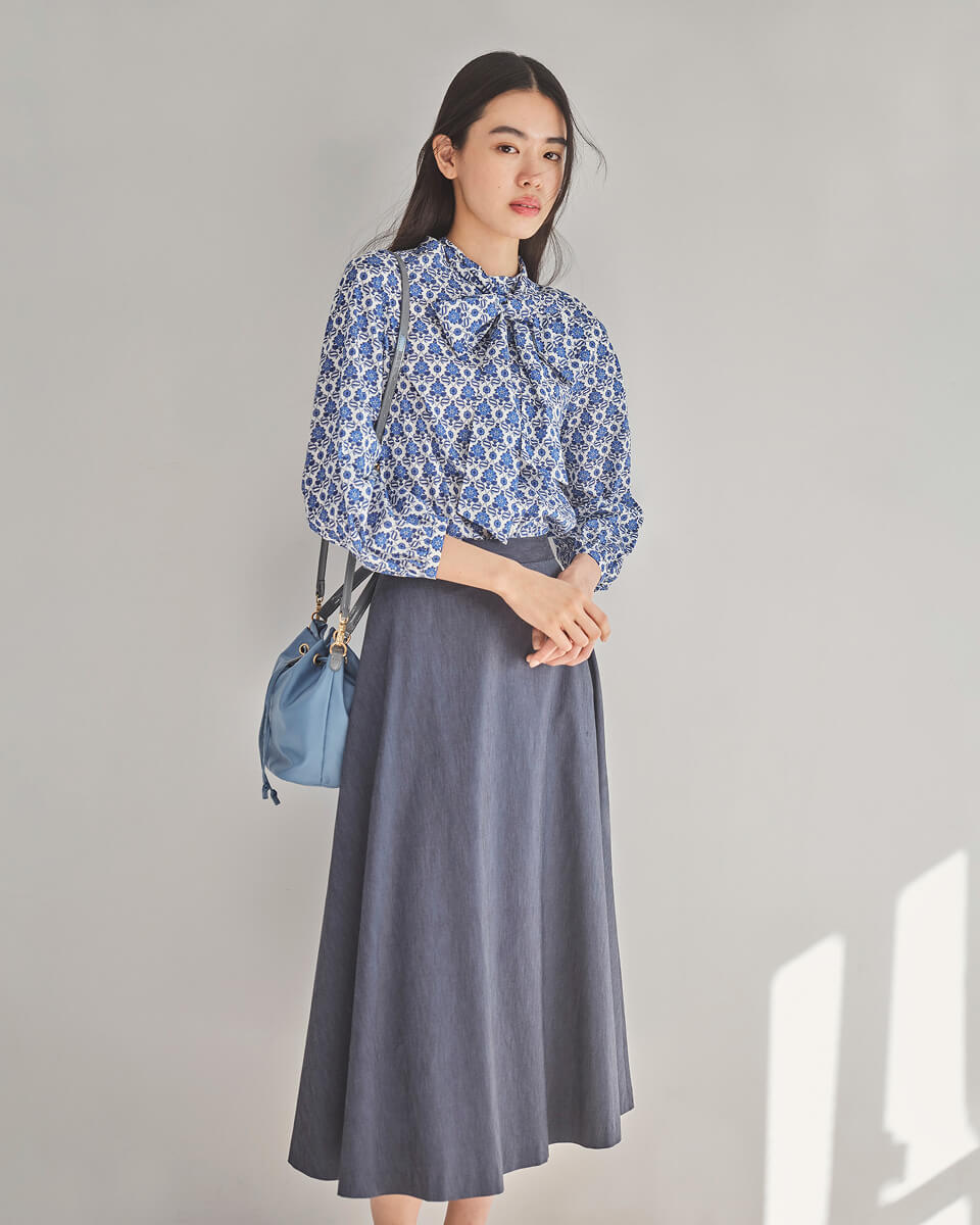 【LIBERTY】Bern Hardt タナローンブラウス着用画像