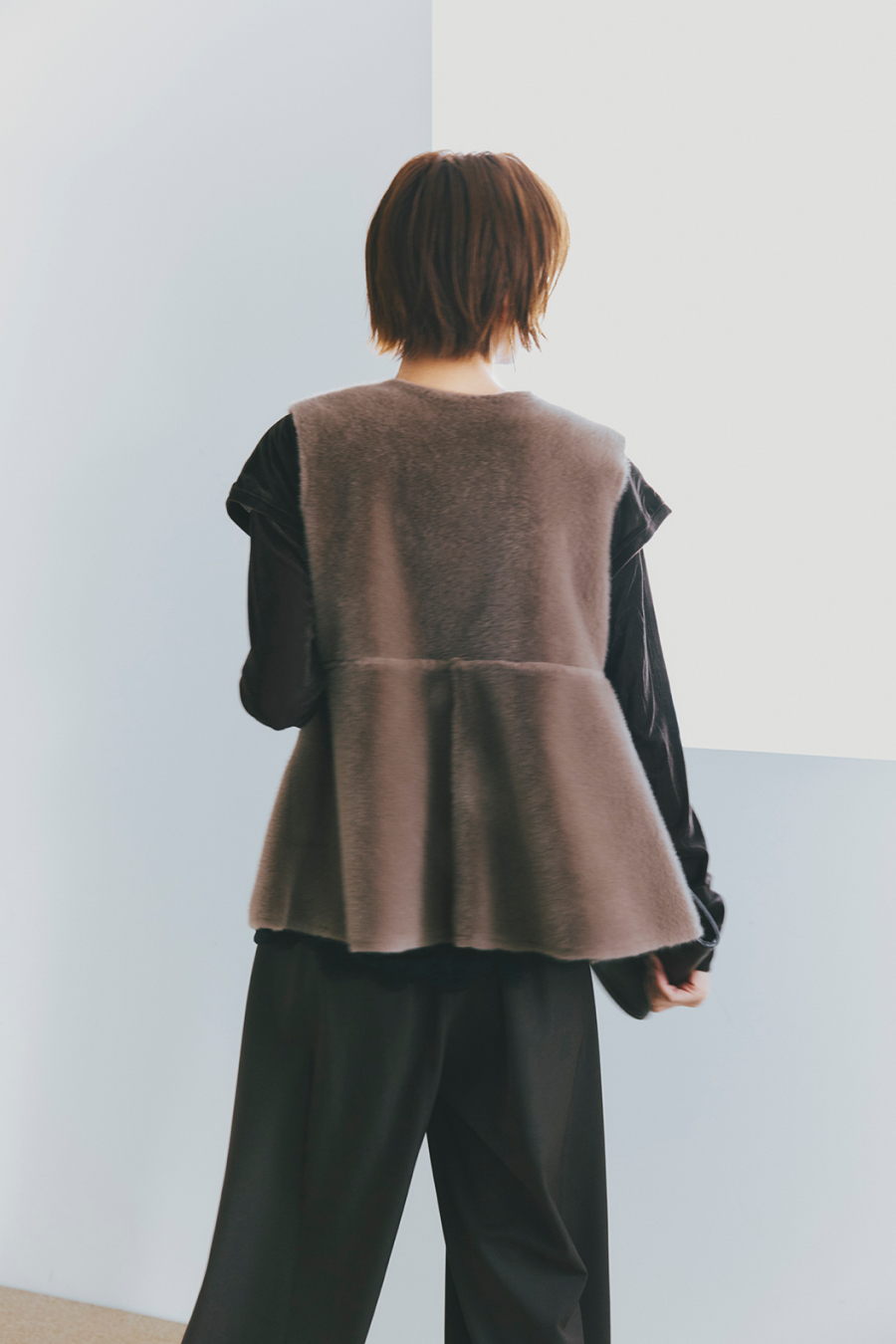 岡崎紗絵 LOOK1