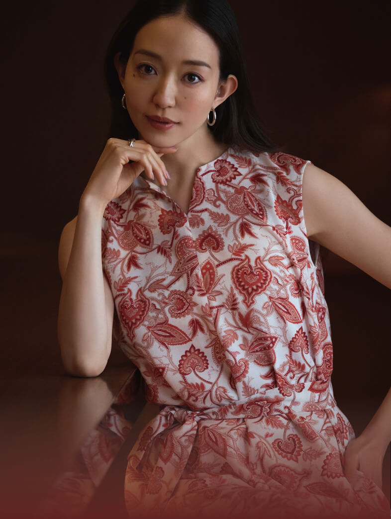 松島花、初夏を優雅に楽しむプリントスタイル