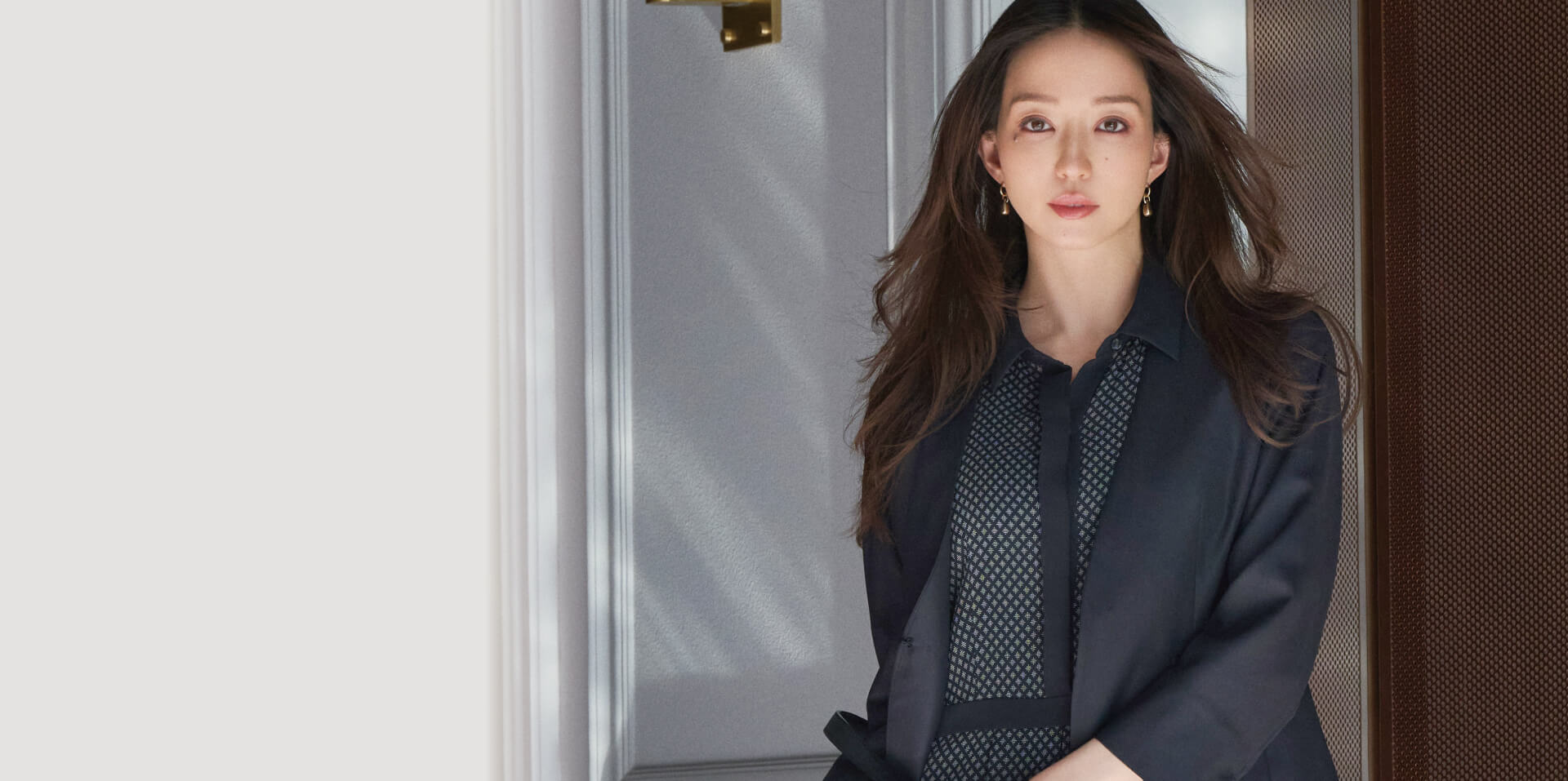 松島花、涼やかな美しさを。サマー・ワークエッセンシャル｜Paul
