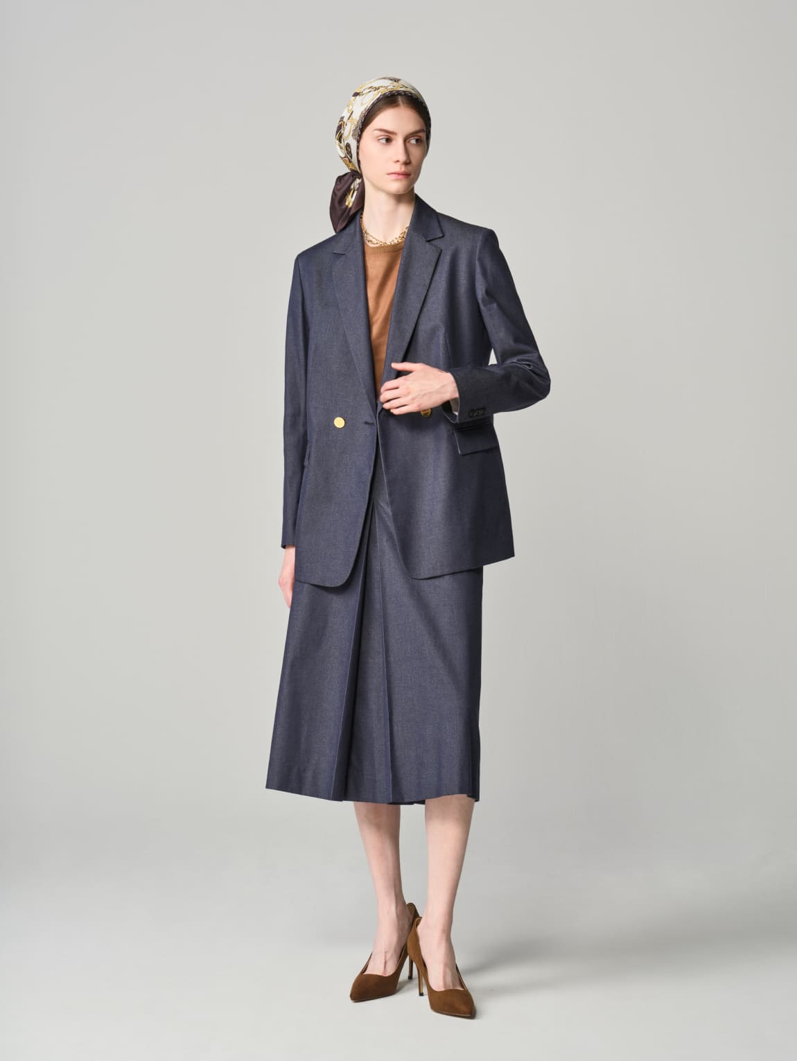 LOOK 02