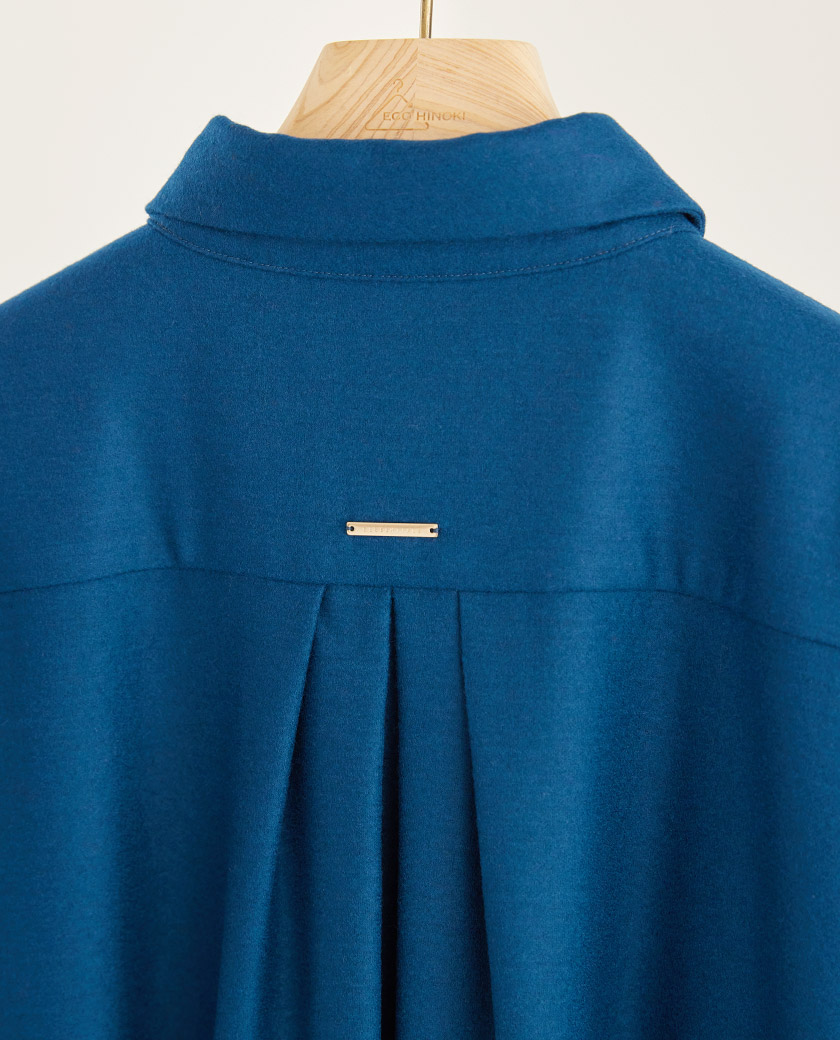 ロングシャツワンピースの背面アップ