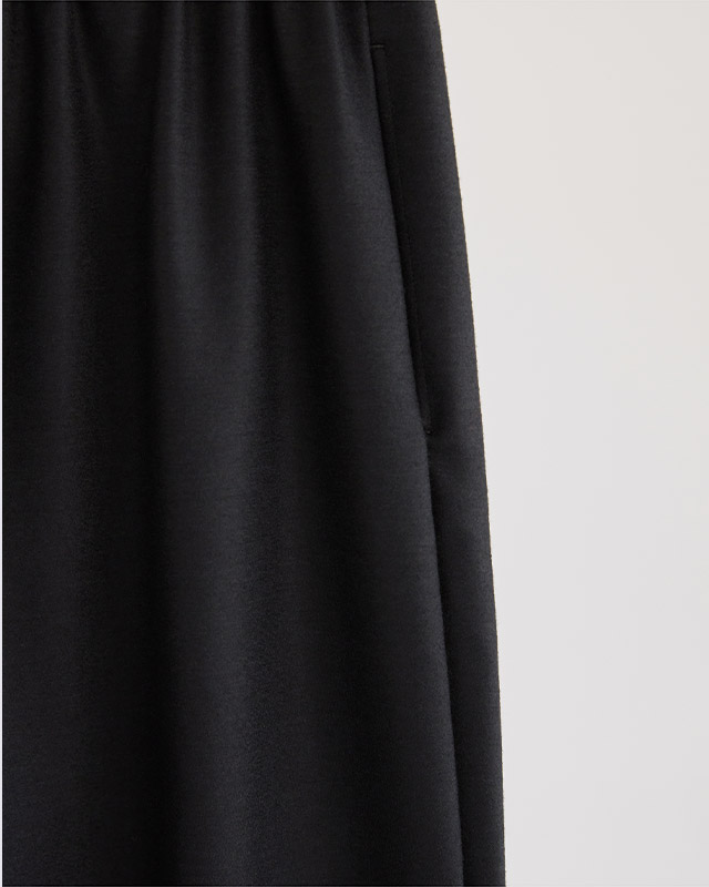 イージーワイドパンツのアップ