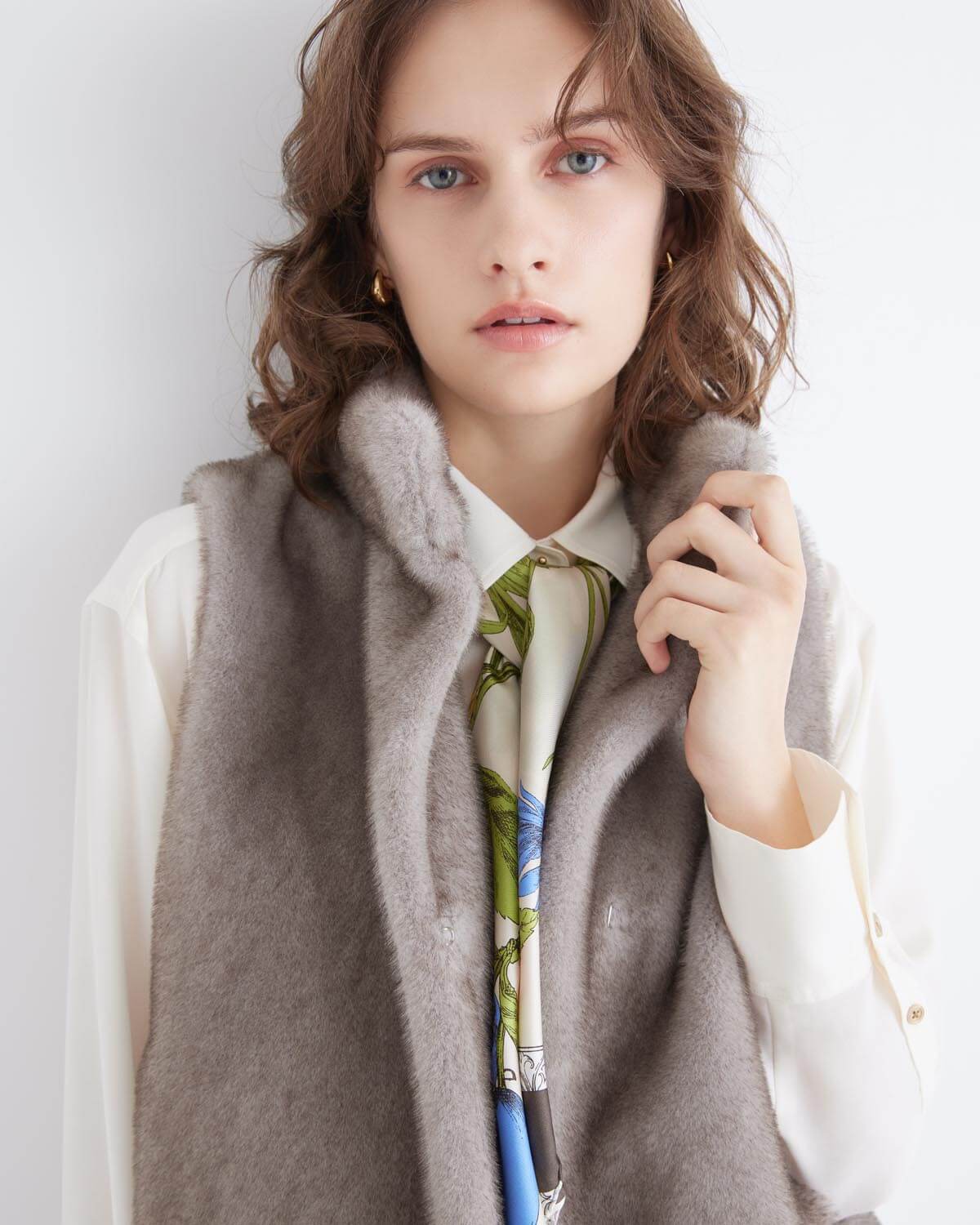 LOOK02