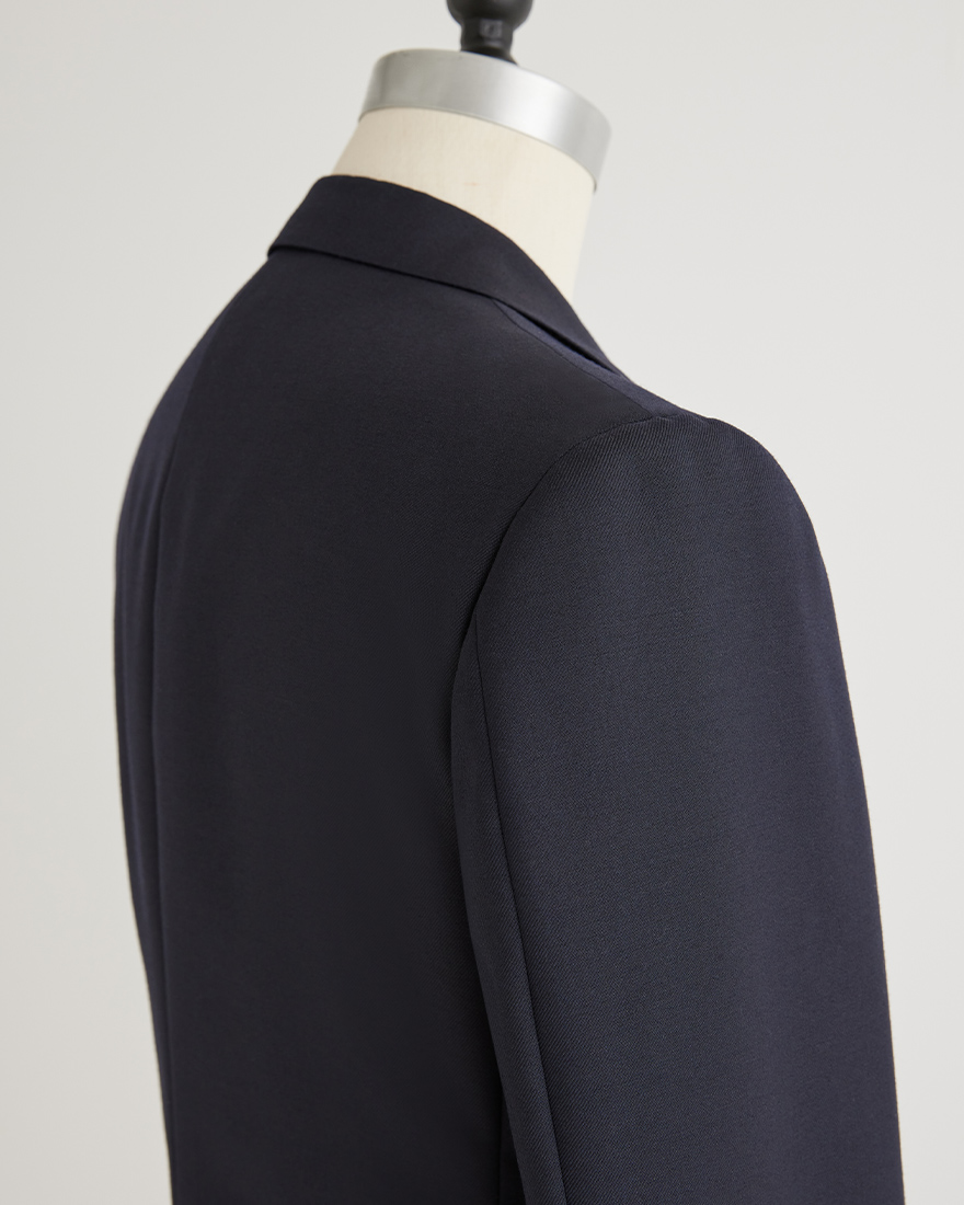 背中を包み込む作り