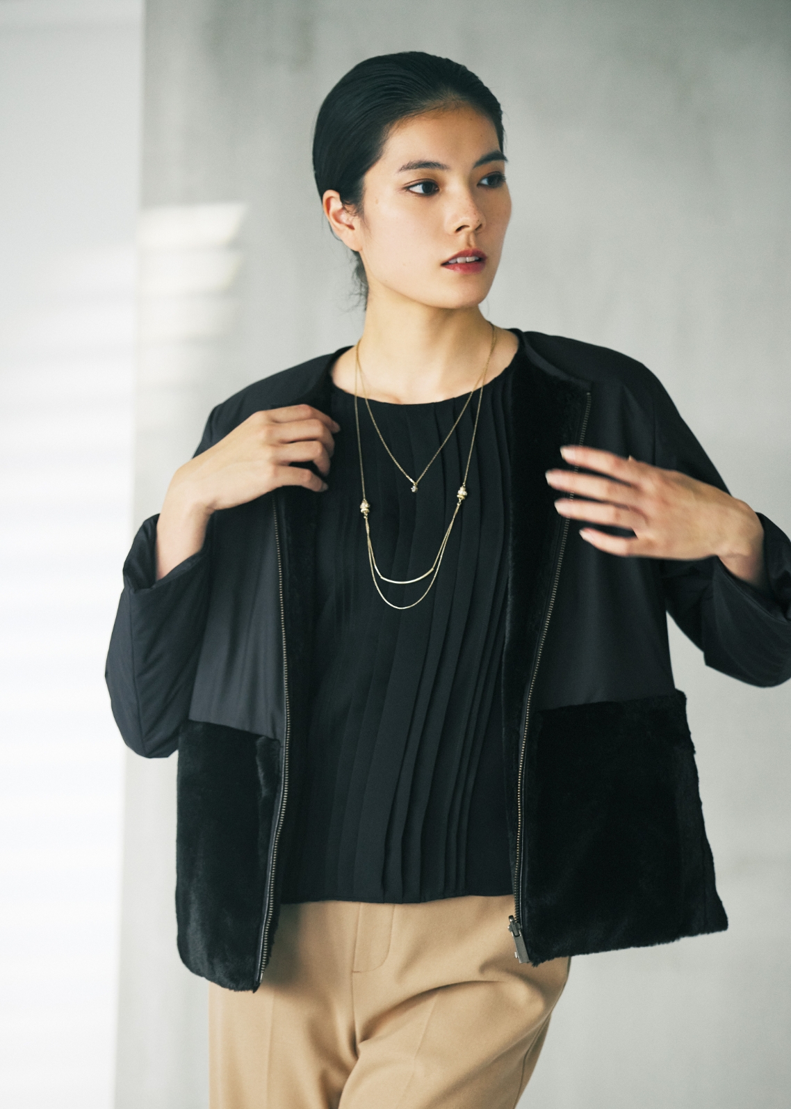 COAT BLOUSE PANTS NECKLACE